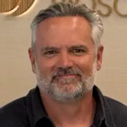 Dave Brown is a Senior Solution Engineer at Contentful, with over 25 years experience in digital analytics and DX. 