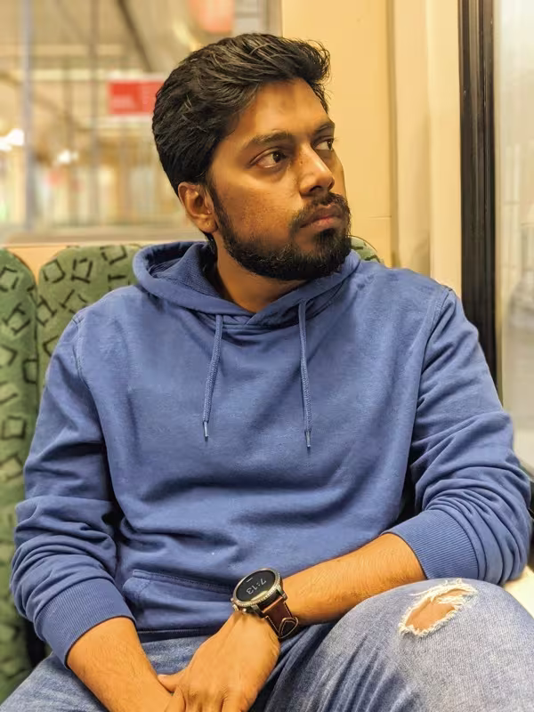 Dinesh Pushpavanam headshot