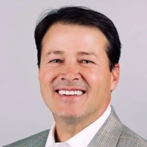 Dean Holmes Headshot