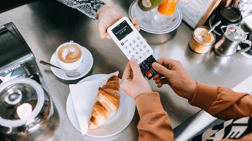A customer pays with SumUp at a coffee shop