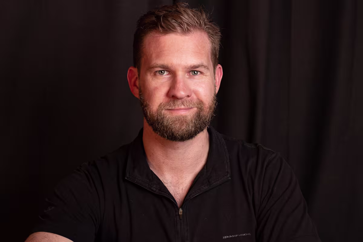 David Knoff is an Antarctic Expedition Leader, Author, and leadership expert who specialises in remote leadership, hostile environment diplomacy, and resilience.
