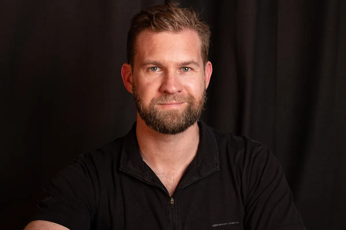 David Knoff is an Antarctic Expedition Leader, Author, and leadership expert who specialises in remote leadership, hostile environment diplomacy, and resilience.
